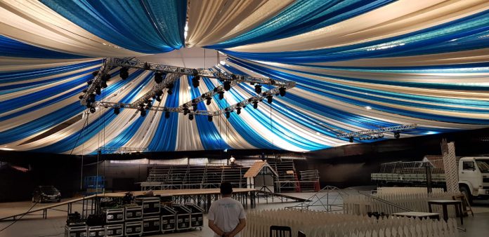 JASC Montagem de arquibancada para abertura