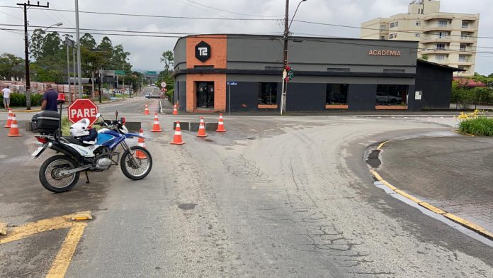 construção canteiro rota dos caminhões - Sócrates Prado