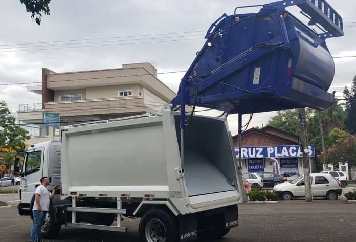 NOVO CAMINHÃO SAMAE - Paula Leitão 2