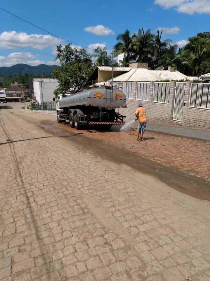 Samae realiza limpeza no bairro Capitais (1)