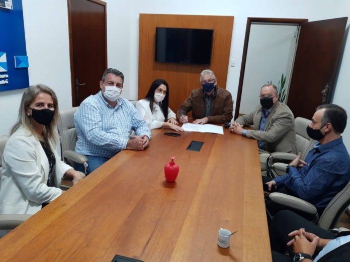 Tutti e Geovania de Sá_01 - Foto Sócrates Prado