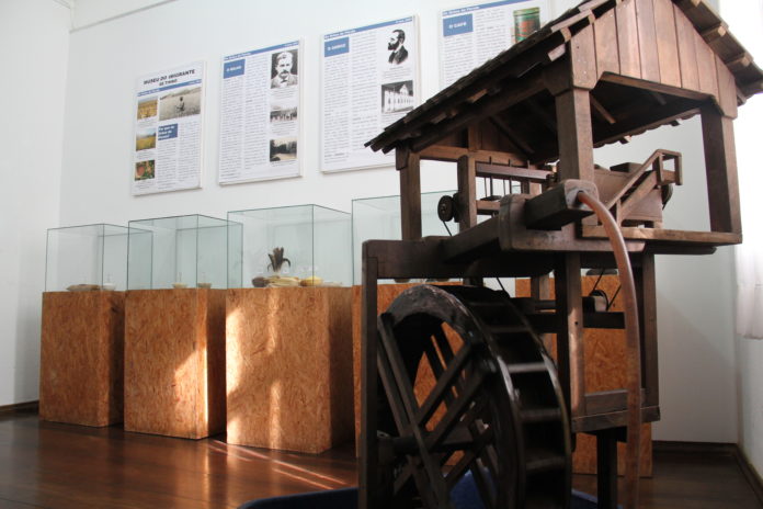 EXPOSIÇÃO GRÃOS DA PÉROLA - WALDEMAR E. NETO (4)