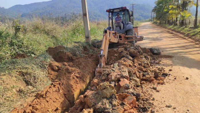 AMPLIAÇÃO REDE ÁGUA - FOTO ALINE BREHMER (1)