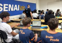 Alunos de Timbó concluem curso de mecatrônica com atividade prática